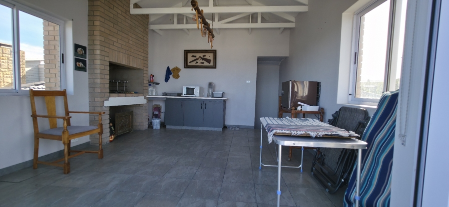 3 Bedroom Property for Sale in Boggomsbaai Western Cape